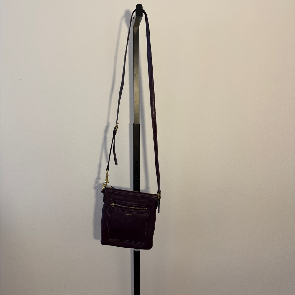 Vintage Coach Legacy Leather Swingpack Bag in Plum - Picture 2 of 5